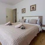 In 39336 Apartment *