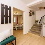In 39336 Apartment *