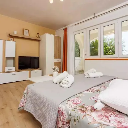 In 39336 * Crikvenica