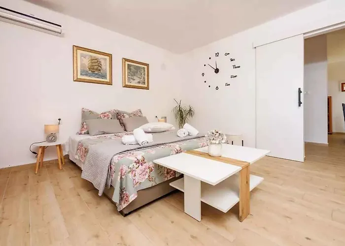 In 39336 * Crikvenica